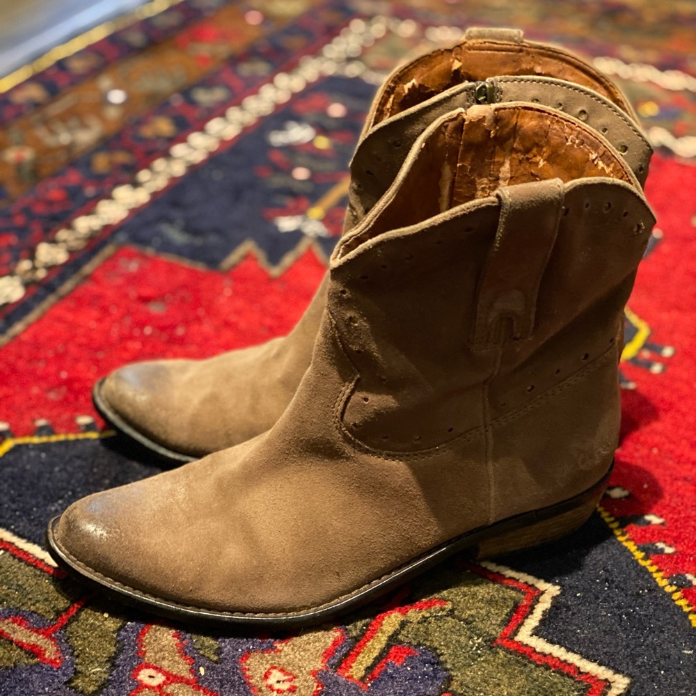 LAST CHANCE: Lucky Brand Suede Western Booties